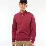 Buzo tipo remera de manga larga color rojo con cuello polo y bolsillo en el pecho.