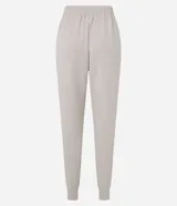 Pantalón jogger deportivo color verde oliva, con cintura elástica ajustable con lazo y tobillos ajustados.