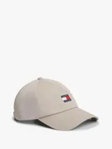 Gorra de béisbol Tommy Jeans color beige, con visera curva, ojales de ventilación y parche bordado con el logo de la marca en el frente.