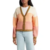Cárdigan de punto grueso con diseño a bloques de color en tonos pastel: blanco, naranja y rosa. Tiene cuello en V, cierre frontal con botones y bolsillos delanteros.