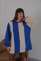 Buzo de viscosa con diseño a rayas verticales rojas y beige, mangas largas abullonadas con puños elastizados.