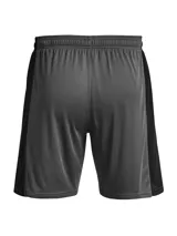 Short deportivo Under Armour Challenger Knit gris con logo blanco estampado en la pierna derecha.