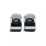 Championes Vans Hylane de cuero blanco y negro con cordones blancos.