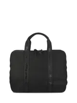 Maletín porta notebook Hush Puppies modelo Helston de color negro, con asas de mano fijas con el logo de la marca estampado y cierre principal con doble deslizador. Cuenta con un bolsillo frontal con broche a presión y el logo de la marca en el lateral.