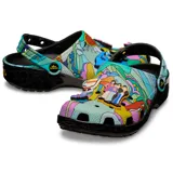 Zuecos Crocs Classic Clog con estampado psicodélico de los Beatles, inspirados en la película Yellow Submarine.