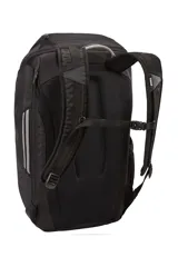 Mochila Thule Chasm de 26 litros, color negro, resistente al clima y duradera. Cuenta con correas transpirables, panel posterior acolchado, correa pectoral ajustable y funda acolchada para computadora portátil de hasta 15,6".
