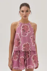 Short de algodón estampado con flores, corte holgado y cintura con cordón ajustable y borlas decorativas.