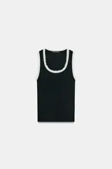 Top de algodón negro, sin mangas, con escote redondo y detalle de vivos a contraste en tejido tipo encaje blanco en el cuello y las sisas.