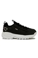 Championes deportivos Fila Toga para mujer, color blanco con suela chunky y detalles en beige y azul marino.