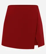 Short pollera color bordó de punto roma con frente cruzado.