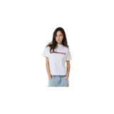 Remera oversize blanca Eme Studios Core Pearl, con estampa frontal en tono bordó del logo de la marca.