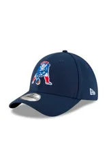 Gorra New Era modelo 39THIRTY Team Classic de color azul marino, con visera curva y el logo bordado de los New England Patriots en el frente.