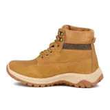 Bota acordonada color camel, de caña baja, con suela track y detalle de logo en el lateral.
