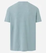 Remera color rosa claro, de corte recto y manga corta.