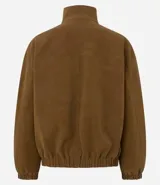 Campera de poliuretano texturizado color marrón, con cuello alto, cierre frontal con botones, mangas largas con puños elásticos y ruedo con elástico.