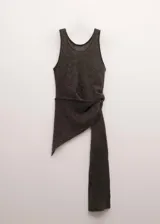 Top sin mangas de alpaca y poliamida color marrón oscuro, con diseño de cuello redondo y detalle de lazo ajustable en la cintura.