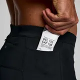 Calza corta de running Saucony Fortify de 9 pulgadas, color negro con logo reflectivo en el lateral.