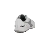 Championes de fútbol Diadora Barrica Futbol TF para hombre, color blanco con detalles plateados.
