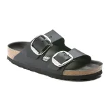 Sandalia Birkenstock modelo Arizona Big Buckle, color negro, con dos correas ajustables de cuero y hebillas metálicas grandes. Presenta plantilla anatómica de corcho y suela de goma.