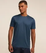 Remera deportiva azul de malla con tecnología Get Dry.