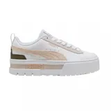 Championes Puma modelo Mayze Mix, con diseño de plataforma, cuerpo de cuero blanco, detalles en gamuza beige y refuerzo en el talón color verde oliva.