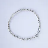 Pulsera de cadena tipo cuerda fabricada en plata 925, con cierre de mosquetón.