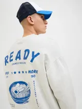 Buzo blanco melange de algodón con cuello redondo, estampa azul en el frente y calce amplio.