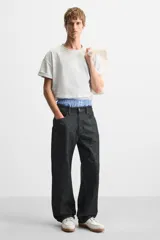 Zapato tipo náutico confeccionado en piel de alta calidad, con ojales metálicos y suela de goma dentada con volumen.