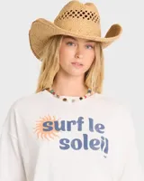 Remera Billabong color beige de corte oversize, manga corta y cuello redondo. Cuenta con estampa frontal con la inscripción "Surf le Soleil" en tonos oscuros y logo de la marca.