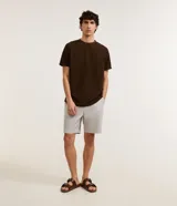 Remera Marfinno de manga corta para hombre, confeccionada en tejido acanalado de algodón y poliéster, con cuello redondo y diseño liso.