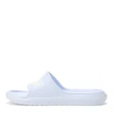Chanclas Puma Divecat V2 Lite celestes con logo Puma en blanco.