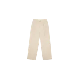 Pantalón sastrero de corte recto y holgado, color beige arena, con pinzas frontales y trabillas para cinturón.