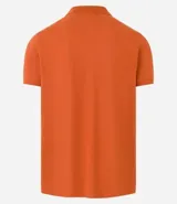 Remera polo de corte comfort, confeccionada en algodón peruano de alta calidad. Presenta cuello clásico con tapeta de botones y mangas cortas. Diseño liso y texturizado, ideal para un look casual y fresco.