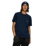 Remera de corte holgado color azul marino, con cuello redondo, mangas cortas y un bolsillo frontal en el lado izquierdo con el logo de la marca estampado.