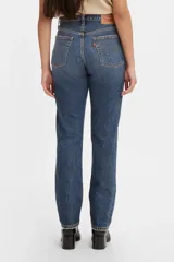 Pantalón de jean azul de corte recto, tiro alto y confeccionado en denim 100% algodón.