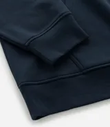 Hoodie azul marino de algodón con felpa y capucha ajustable con cordón. Presenta bolsillo tipo canguro, puños y dobladillo acanalados, y estampa lettering frontal con la leyenda "Coastal Flow".