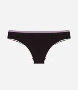 Bombacha bikini de diseño sin costura, confeccionada en poliamida marrón oscuro con detalles de bies contrastante en tono lila en la cintura y gris claro en las piernas.
