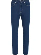 Jean azul de denim elástico de algodón, corte ajustado, talle alto, pierna recta y largo tobillero.