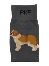 Calcetín gris de caña media con estampado de perro San Bernardo y logo RKF en la parte superior. Presenta talón en color negro y texto bordado en el empeine.