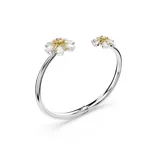 Brazalete rígido abierto bañado en rodio con dos flores de Swarovski Zirconia amarillas y transparentes.