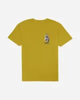 Remera de manga corta color verde mostaza, con efecto vintage dye y pequeño estampado gráfico en el pecho con la inscripción 'Lost Enterprises'.