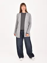 Saco abierto de tejido de punto, color gris melange, con diseño de corte recto y mangas largas.