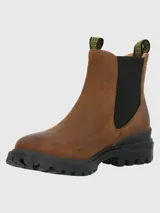 Bota tipo Chelsea de cuero descarne color marrón, con paneles laterales elásticos negros y suela de goma dentada negra con tecnología de amortiguación.