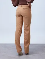 Pantalón de vestir negro, marca Zac & Rachel, con pretina con broches internos y cierre. Delantera y trasera con bolsillos.