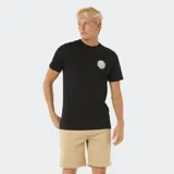 Remera manga corta color ladrillo con logo circular de Rip Curl estampado en el pecho. Confeccionada en algodón orgánico.