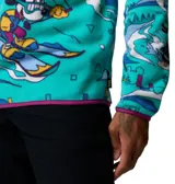 Polar Columbia de cuello alto con cierre frontal de botones a presión, manga larga, bolsillo con cremallera en el pecho y diseño estampado inspirado en Mickey Mouse esquiando sobre fondo turquesa.