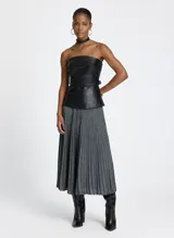 Falda midi plisada de lurex plateado, con cintura elastizada.