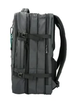 Mochila multifuncional RKF color gris, confeccionada en poliéster reciclado repelente al agua. Cuenta con tres compartimentos independientes con cierre, espacio para laptop de 15 pulgadas, triple bolsillo frontal, mango lateral para uso como maletín, correas ajustables, almohadillas en la espalda y pasador para maleta.