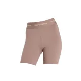 Short deportivo New Balance color marrón claro, de tiro alto y corte ajustado. Presenta el logo de la marca en la cintura elástica.