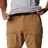 Pantalón de senderismo color marrón, con diseño técnico que incluye múltiples bolsillos cargo, bolsillos laterales y traseros, cinturón integrado y ajuste en el dobladillo.